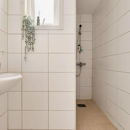 Spacious! 2024 Renovated! 4 Bedrooms! Appartement Bergen