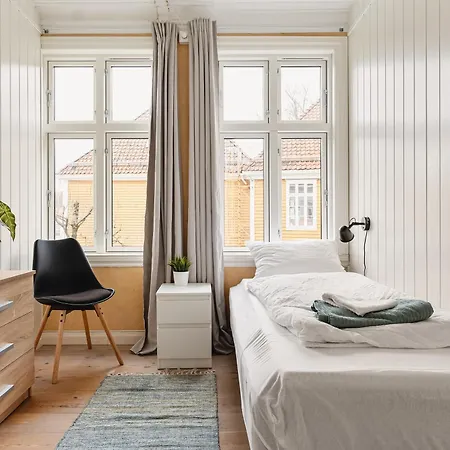 Spacious! 2024 Renovated! 4 Bedrooms! アパート *