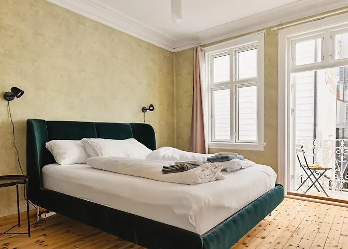 Apartament Spacious! 2024 Renovated! 4 Bedrooms! *