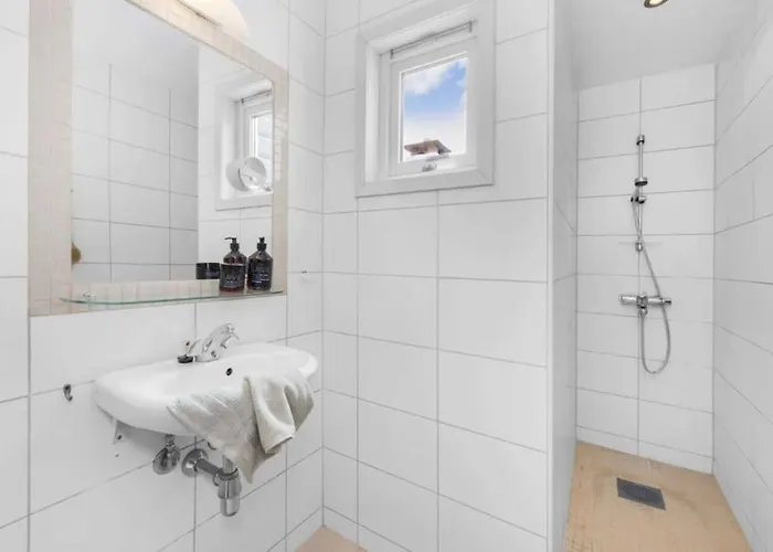 Apartament Spacious! 2024 Renovated! 4 Bedrooms! *